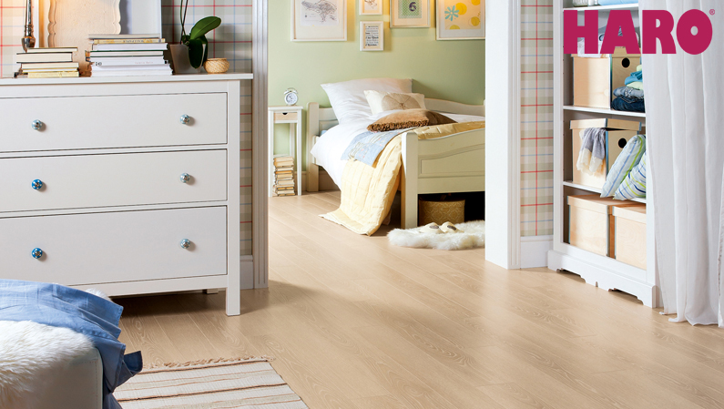 Ламинат Haro Tritty 100 дуб кремовый выбеленный 526674 фото в интерьере Ламинат Haro Tritty 100 дуб кремовый выбеленный 526674 фото в интерьере